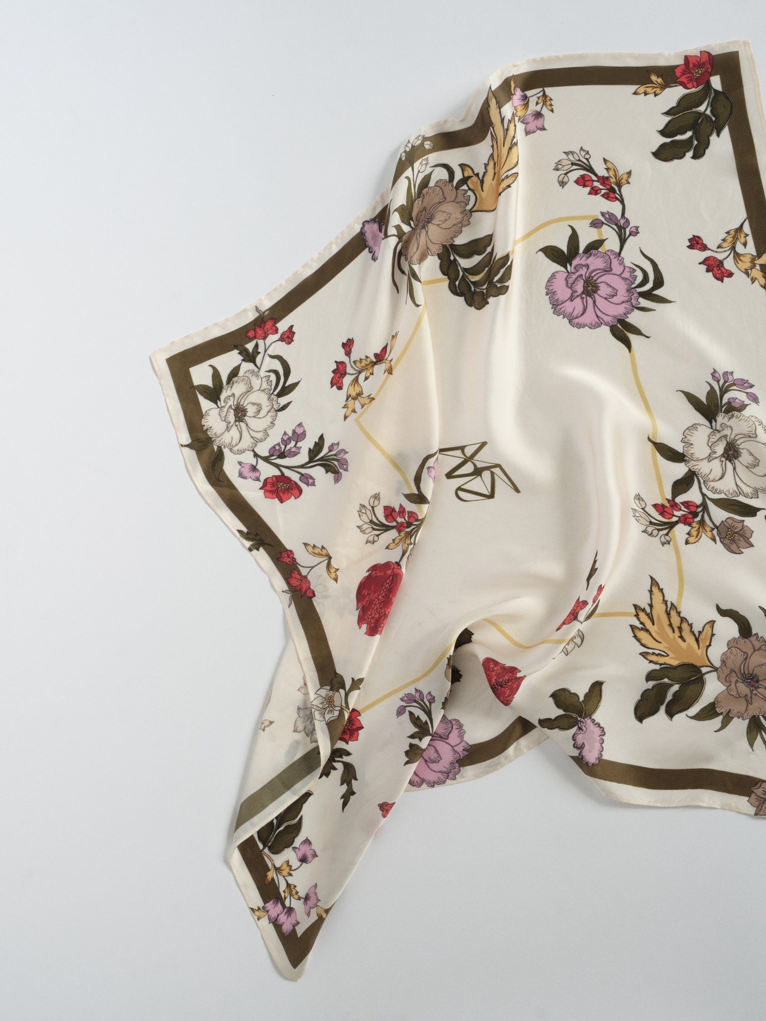 Modelshot / Ecru / Detail